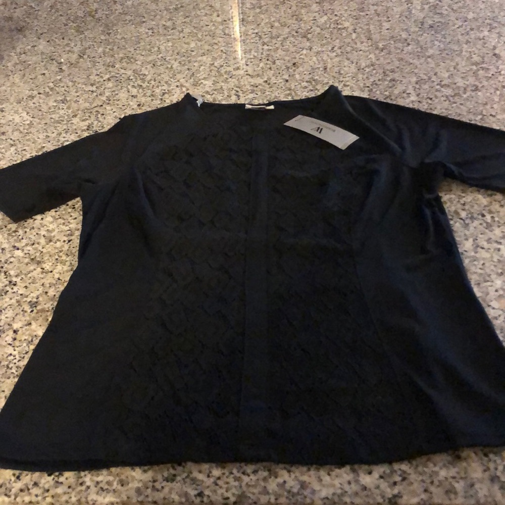🌻NWT Worthington black top with stitched patten🌻